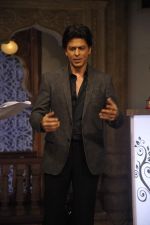 Shahrukh Khan on the sets of Diya aur Baati in Filmcity, Mumbai on 28th July 2013 (9).JPG